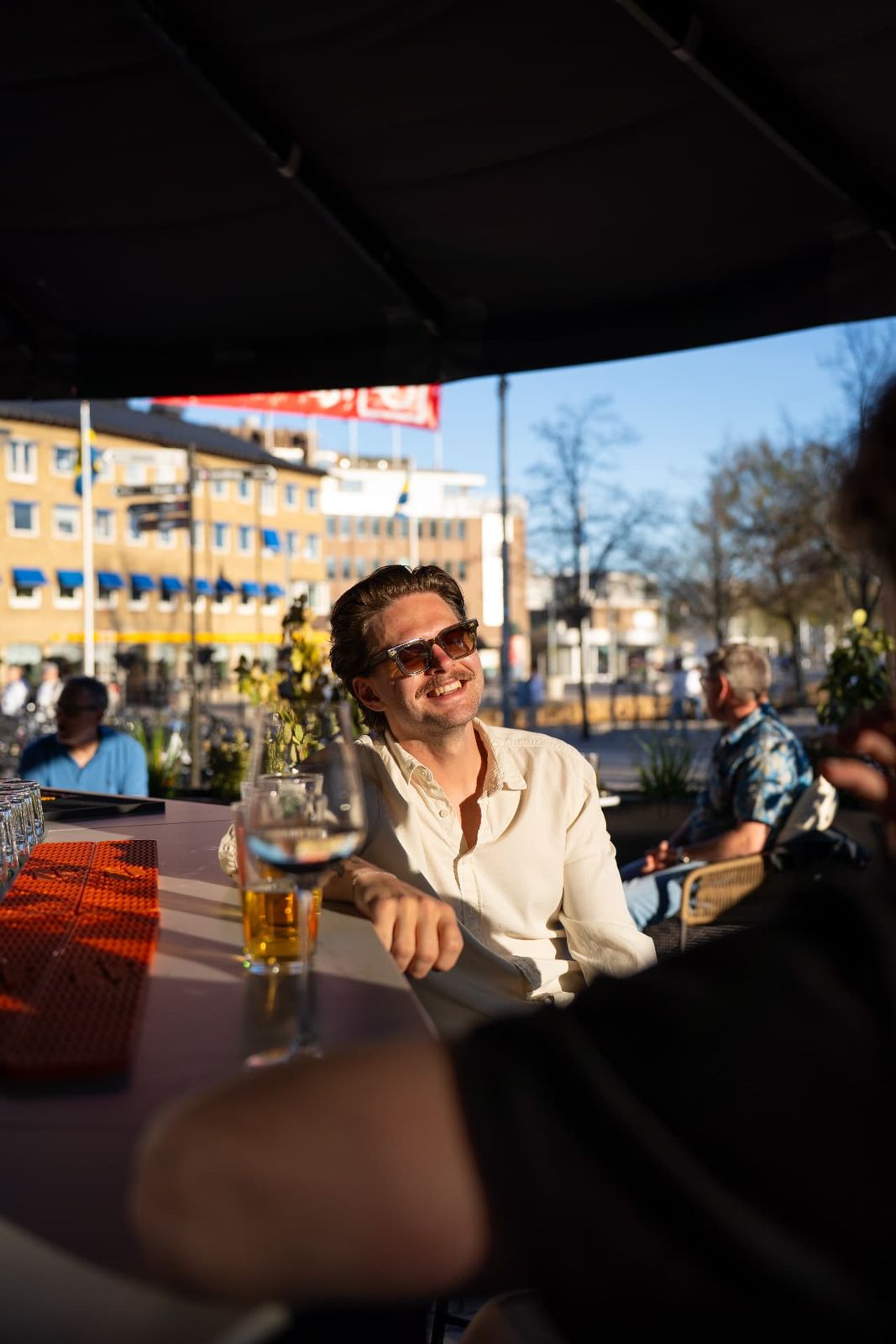Uteserveringen i kvällssol